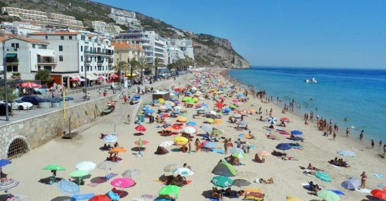 Apartamento Frente A Praia Sesimbra Exterior foto